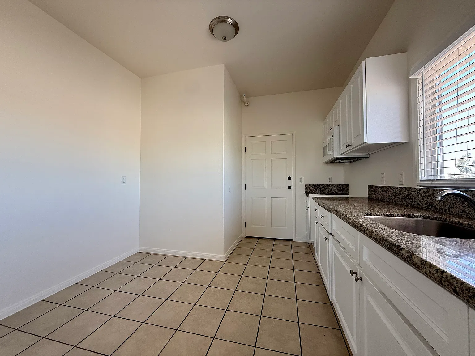 Studio, 500 sqft, $1,395 — Photo 2