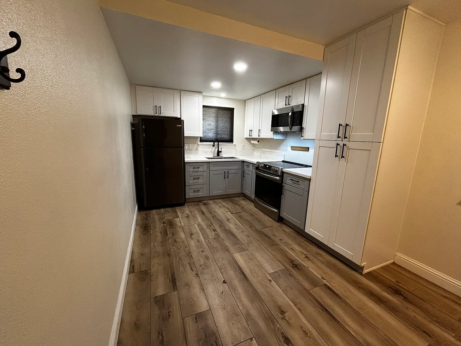 2 bed, 925 sqft, $1,885 — Photo 2