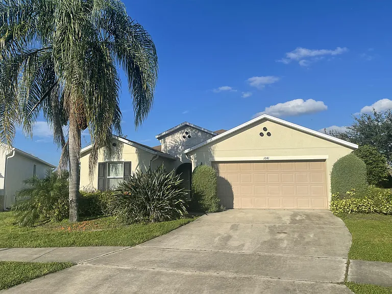 1641 Strathmore Cir — Photo 1