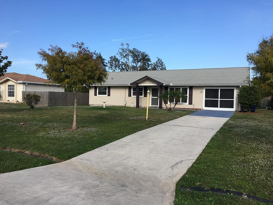 1st image of 667 SE Clifton Lane