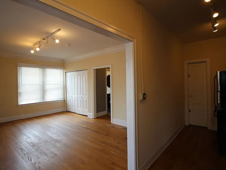 1206-10 W Granville Ave — Photo 4