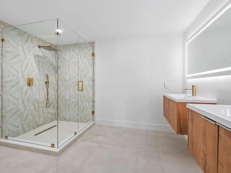 391 W Riverside Dr — Photo 37