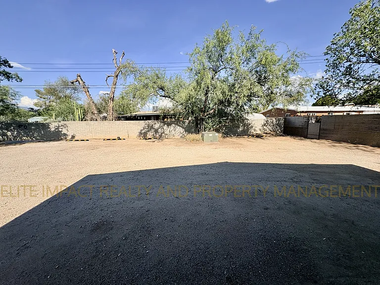 2460 N Treat Ave — Photo 11
