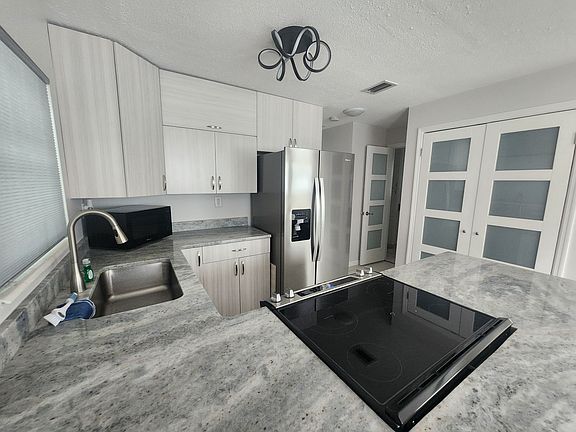 4th image of 27660 Riverdale Ln #1