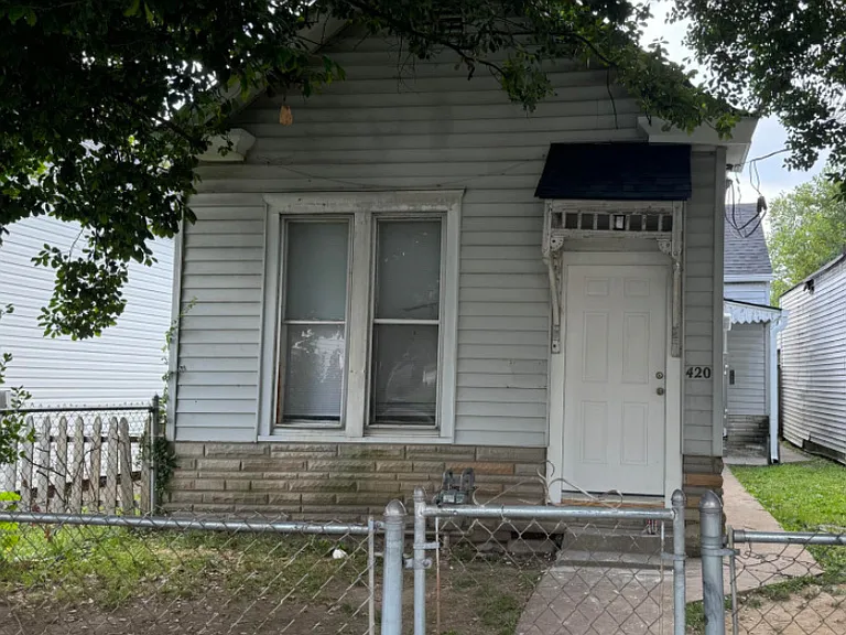 420 Montana Ave — Photo 1