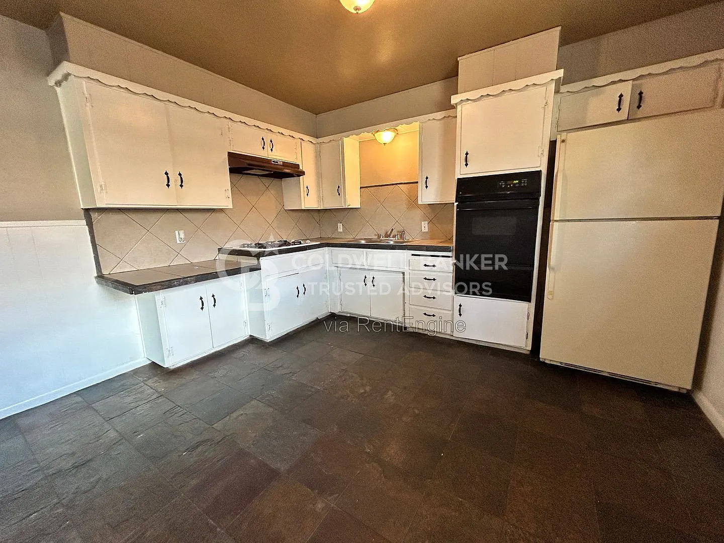 2 bed, 1.0 bath, 996 sqft, $675 — Photo 2