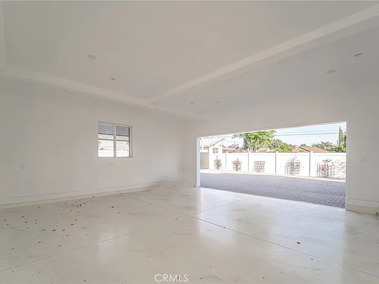 13128 Putnam St — Photo 31