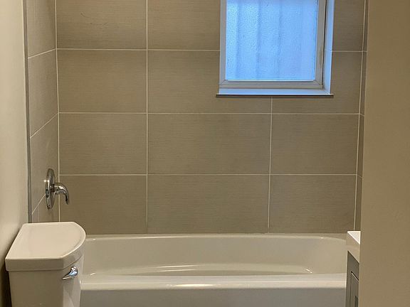 5th image of 207 E 42nd St #3E