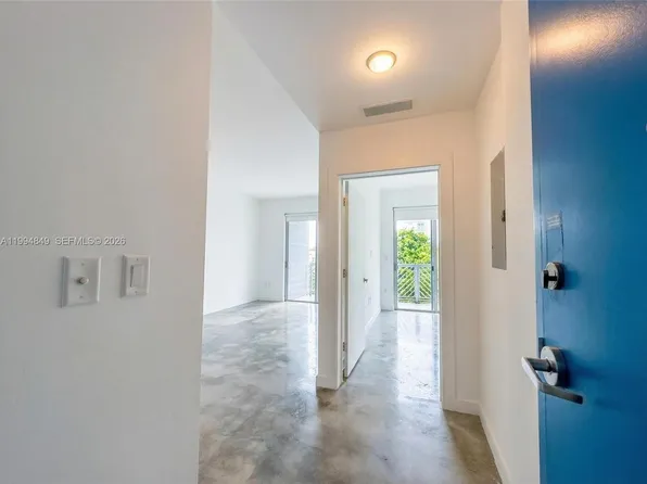 761 NW 1st St Unit 302, Miami, FL 33128