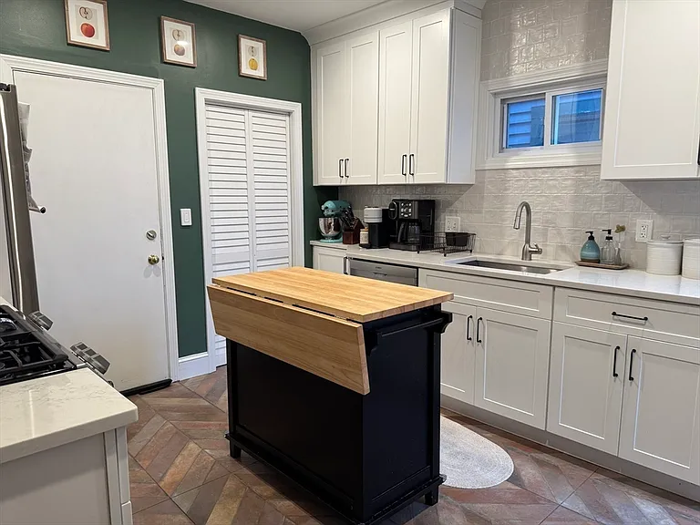 104 Pleasant St #2 — Photo 4