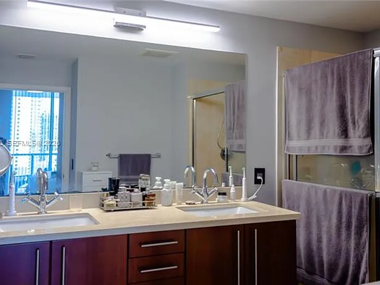 1111 SW 1st Ave #Penthouse 3822 — Photo 16