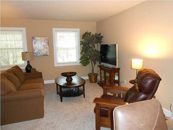 4th image of 4810 Woodland Cir