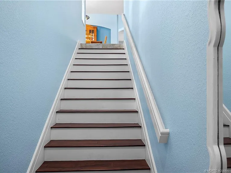 691 SW Glen Crest Way — Photo 27