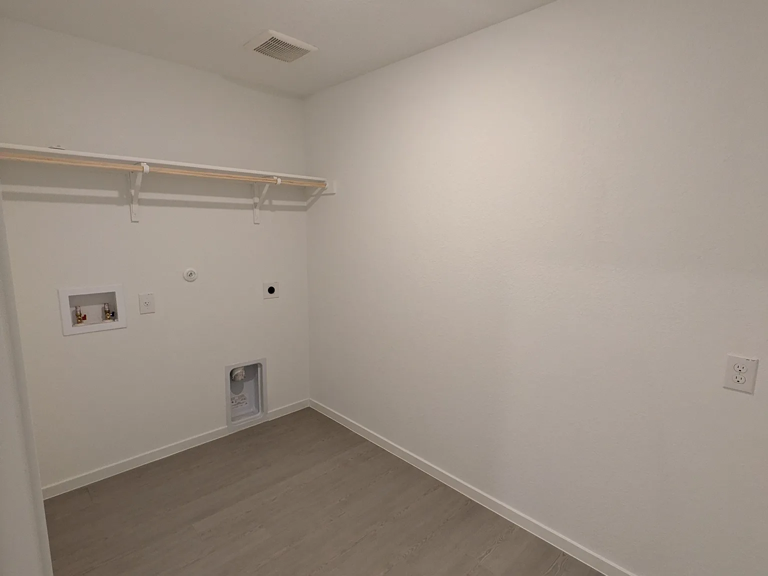 4 bed, 2.5 bath, 1867 sqft, $1,867 — Photo 3