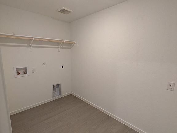 3rd image of 9307 Campbell Way