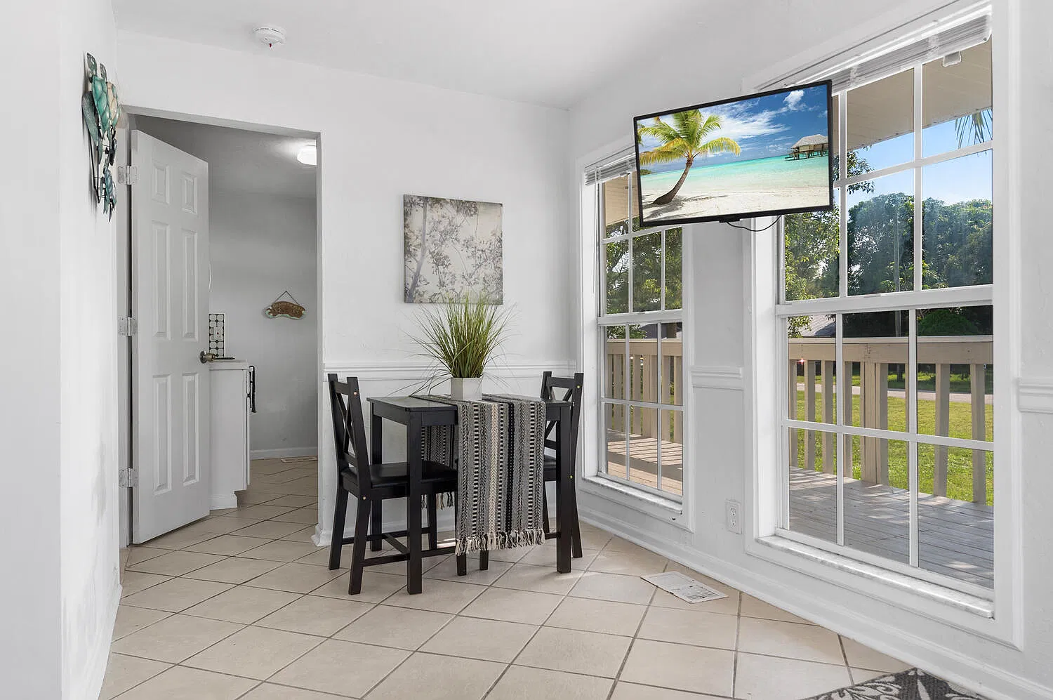 Studio, 300 sqft, $1,300 — Photo 3