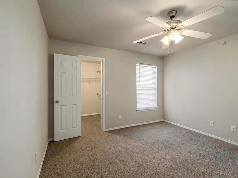 Sandstone Heights Apartments — Photo 20