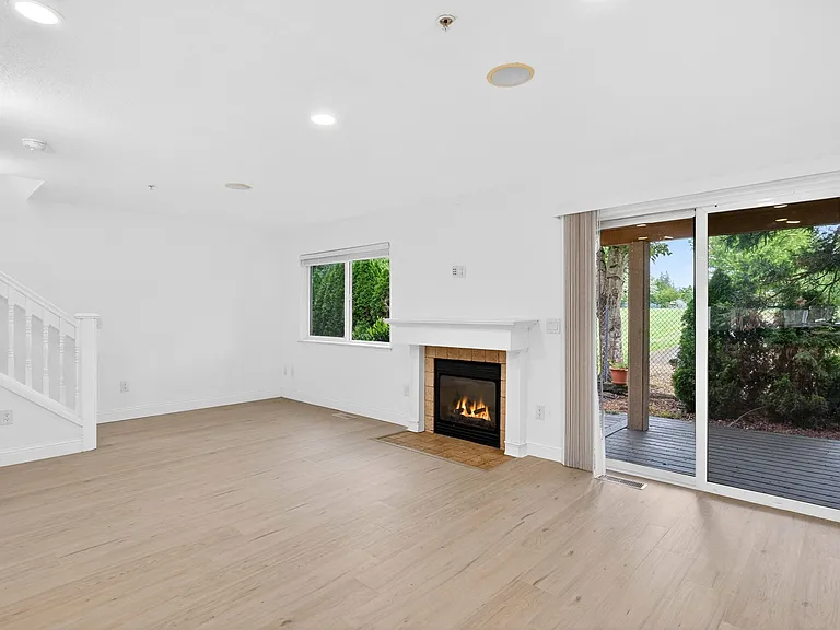 443 Harris Ln — Photo 6