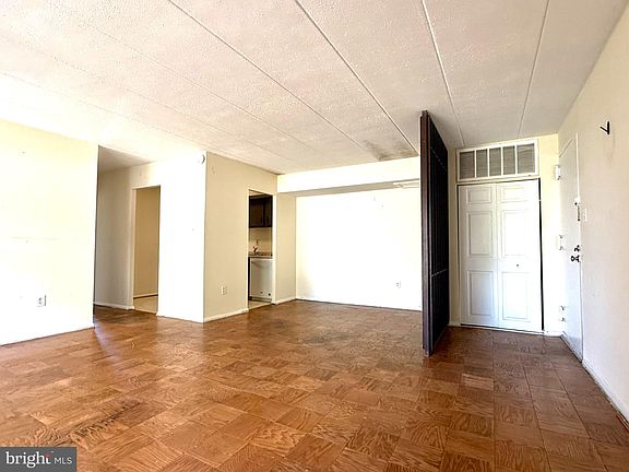 2nd image of 2624 Wagon Dr Suite 304