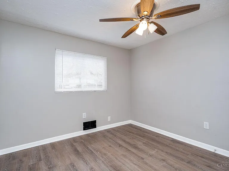 4516 Leslie Ave — Photo 14