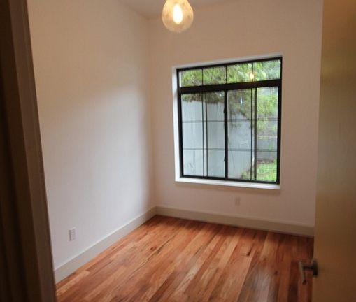 4th image of 212 Boerum St