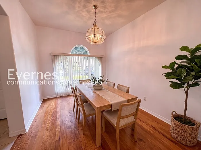 3 bed, 2.0 bath, 1900 sqft, $2,495 — Photo 4