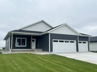 712 B St, Hampton, NE 68843