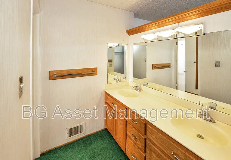 2901 Doidge Ave — Photo 21