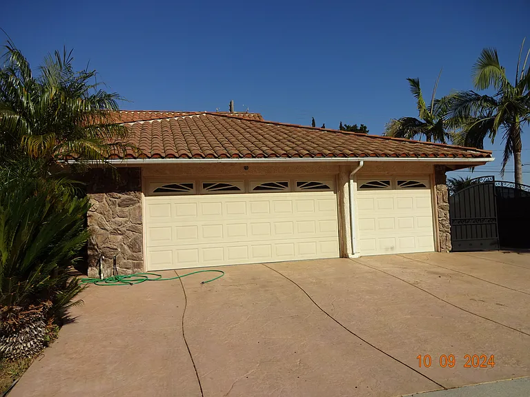 1439 Larkspur St — Photo 2