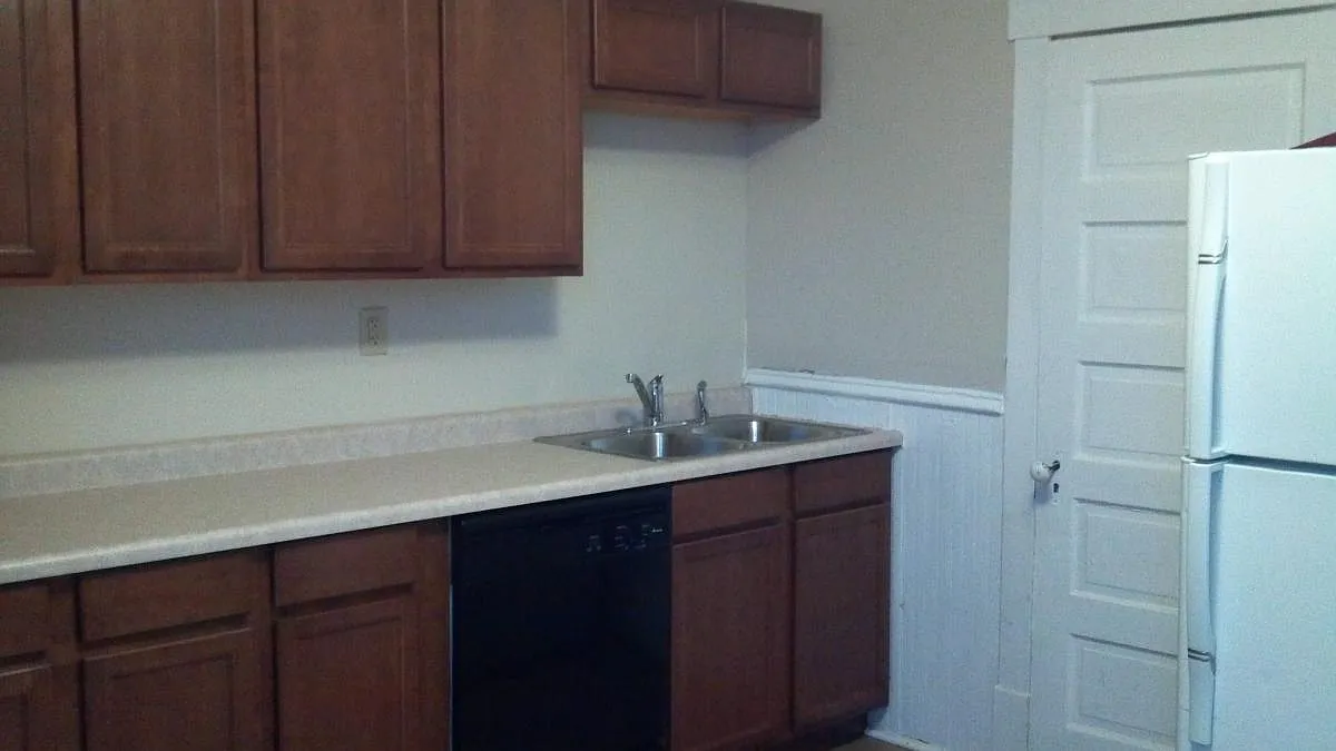 3 bed, $1,125 — Photo 4
