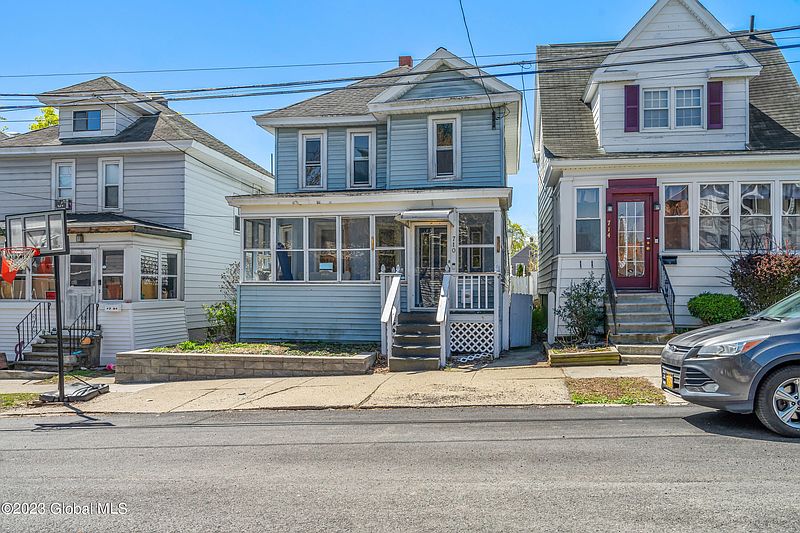 3rd image of 710 2nd Street