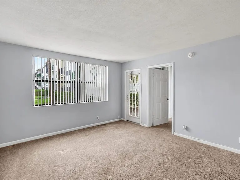 718 Executive Center Dr #16-7-16 — Photo 2
