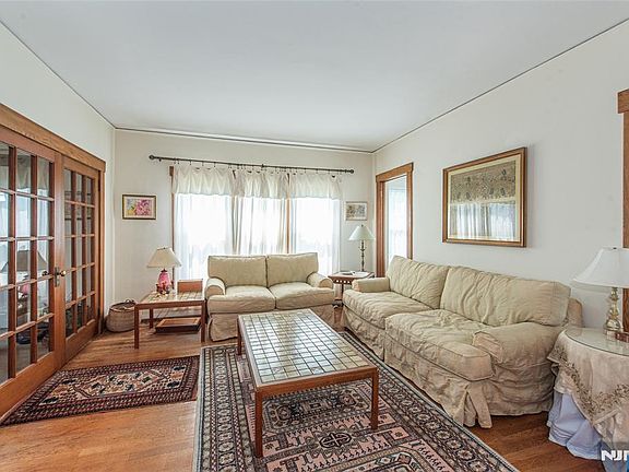 2nd image of 253 Merrison Street