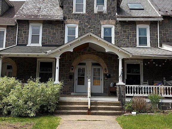 4th image of 312 Race St