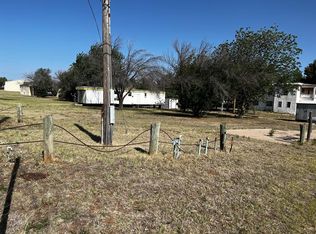 1301 Hiawatha St, Sweetwater, TX 79556