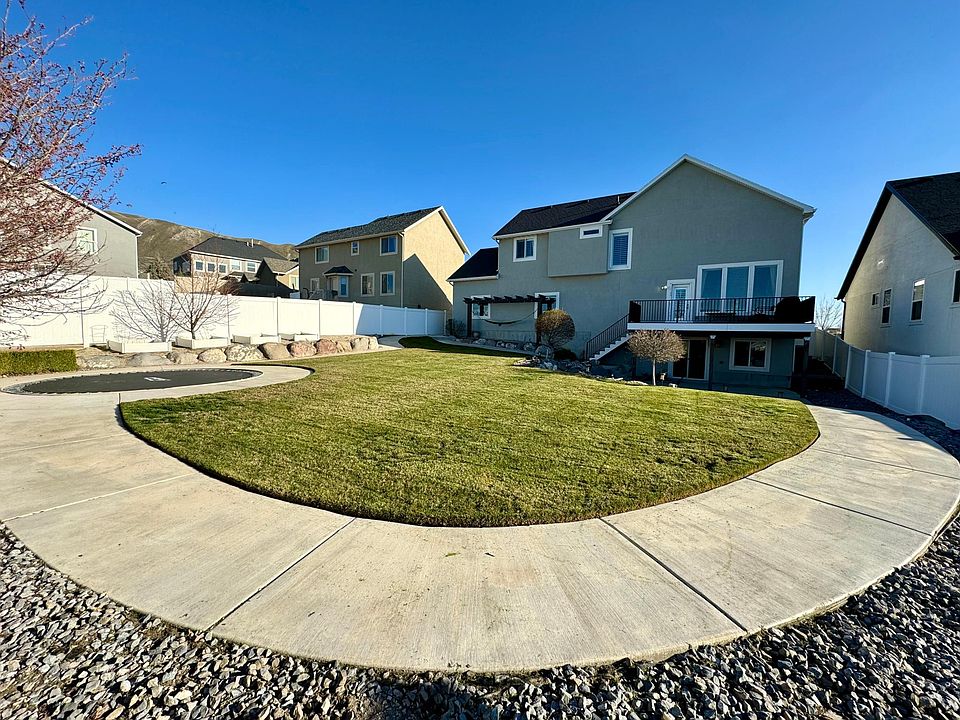 1st image of 632 W Regent Garden Ln