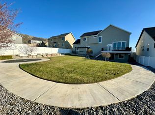 632 W Regent Garden Ln, Bluffdale, UT 84065