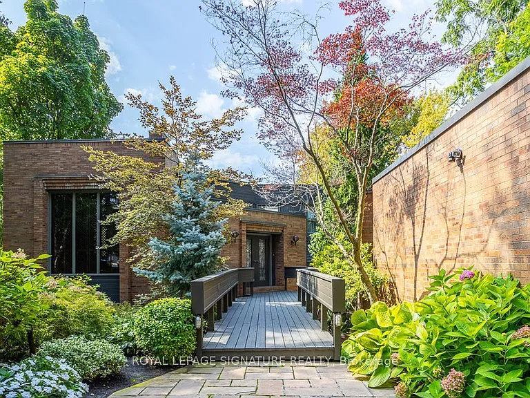 18 Old English Ln — Photo 2