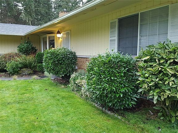 2nd image of 125 Candlewyck Dr W