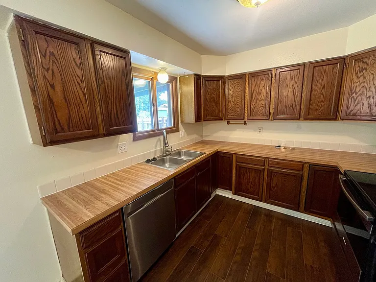 1907 Buena Vista Pl — Photo 7