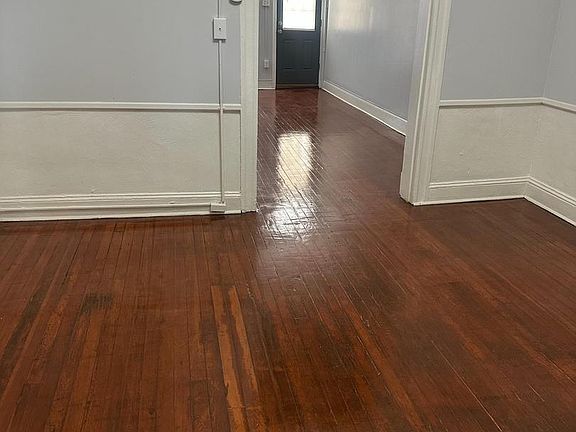 3rd image of 2822 Riggs Ave