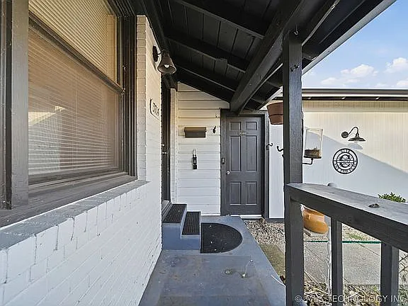 3714 E 2nd Pl — Photo 5