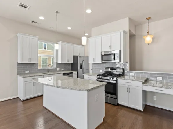 221 E Courtland Pl, San Antonio, TX 78212