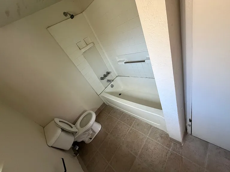 243 W 18th St #1-12 — Photo 25
