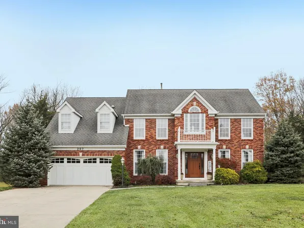 207 Churchill Downs Ct, Mount Laurel, NJ 08054
