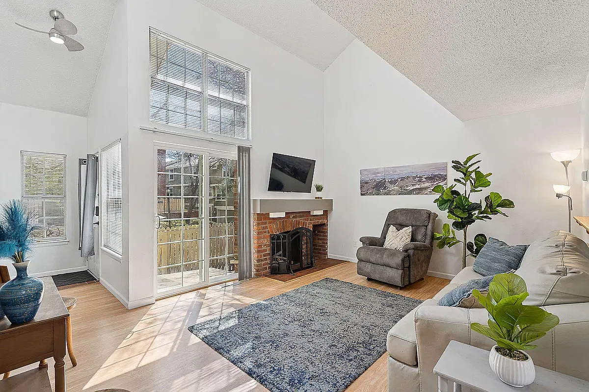 1 bed, 824 sqft, $2,500 — Photo 1
