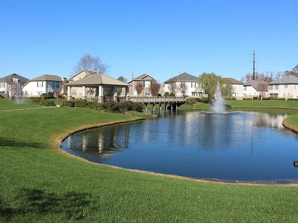 518 Silk Tree Ln, Chesapeake, VA 23320