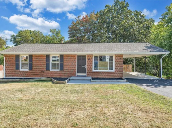 449 Missimer Ln, Vinton, VA 24179