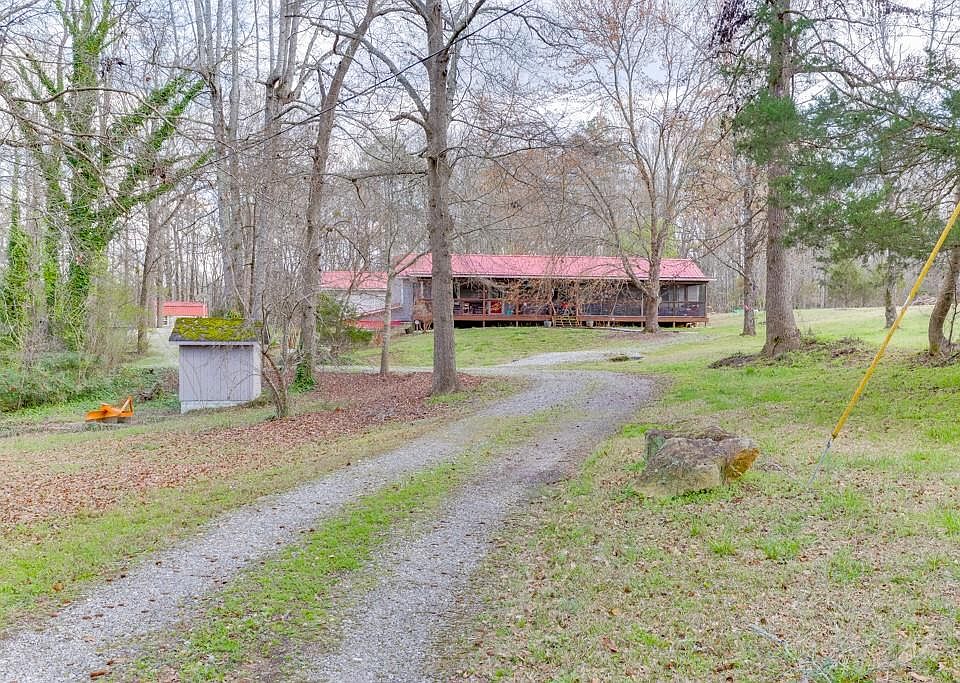 1st image of 722 Charlie Morris Rd