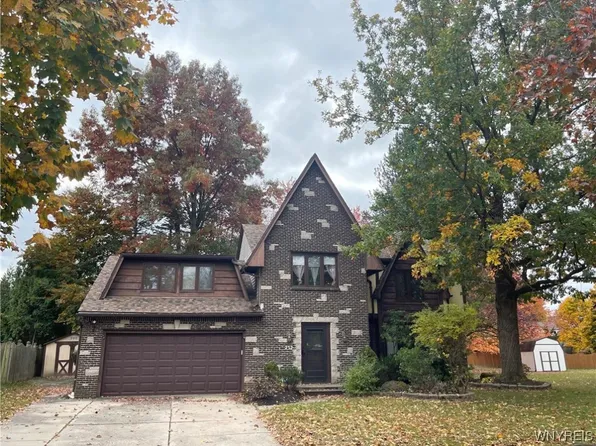 232 Bramble Ct, Williamsville, NY 14221
